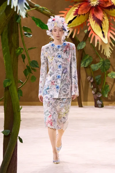Look 30